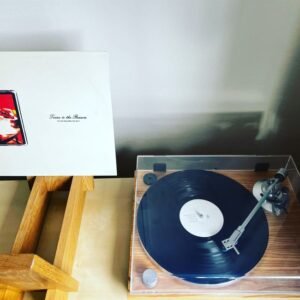 Desktop Turntable with Built-In Speakers
