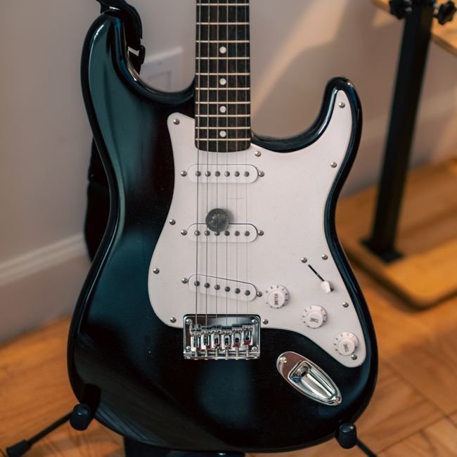 Electric Guitar — Stratocaster Style, Black