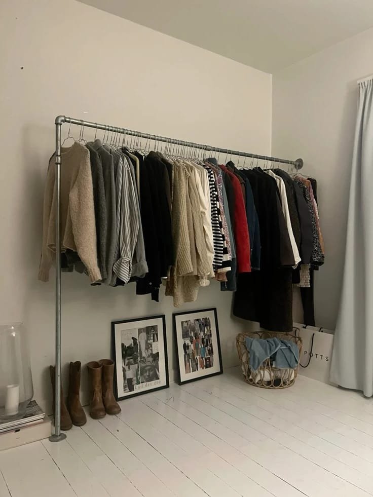 Industrial Galvanised Pipe Clothing Rack – Freestanding Garment Rail