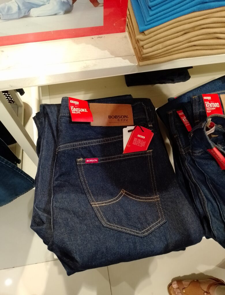 Y2K Baggy Jeans - Thrifting Guide (Find the Perfect Wide-Leg Pair)