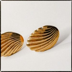 Vintage Gold-Tone Shell Clip-On Earrings