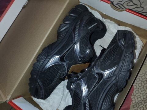 Nike v4rnr sneaker uk7.5