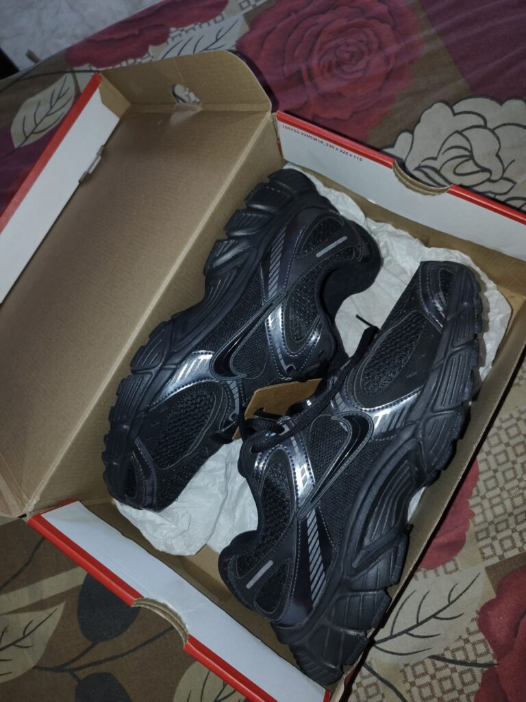 Nike v4rnr sneaker uk7.5