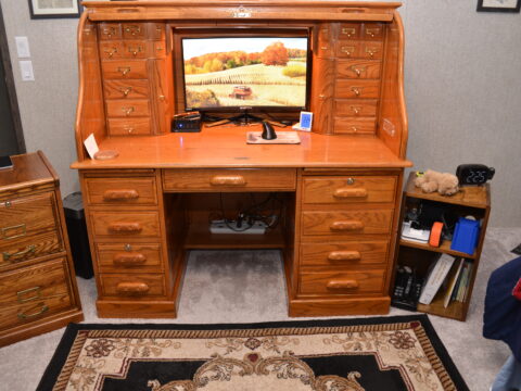 Beautiful Computer Roll Top Desk