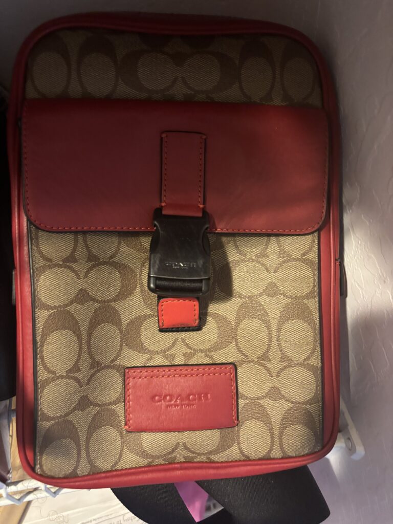 Coach track pack