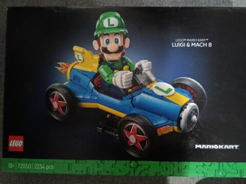 MARIO KART LUIGI & MACH 8